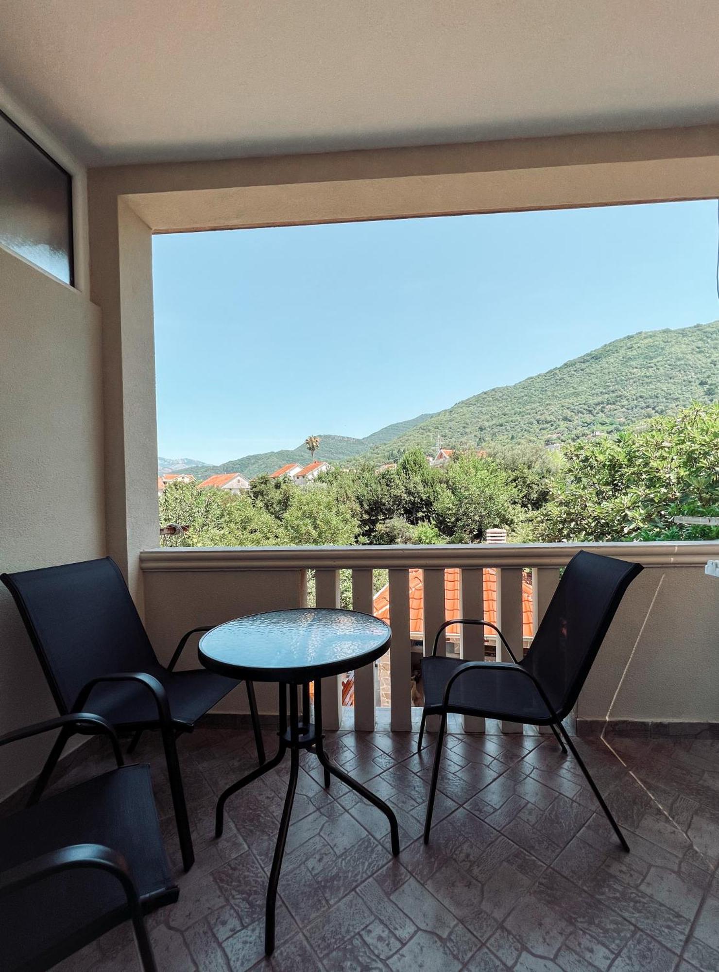 Mavalux Apartments Tivat Exteriör bild